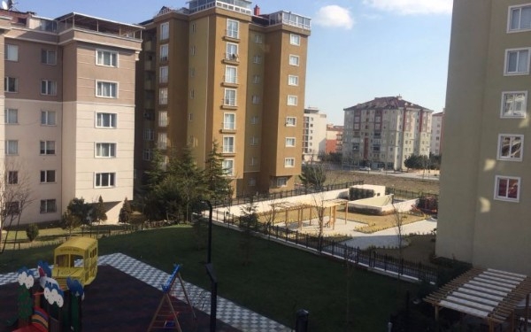 شقة 2+1 للبيع في إسطنبول الاوربية – منطقة بيليك دوزو ضمن مجمع سكني