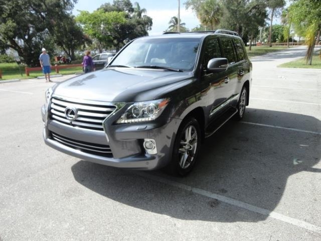 For sale: 2013 Lexus LX 570 4WD 4dr SUV Jeep Full Options Perfect Cond