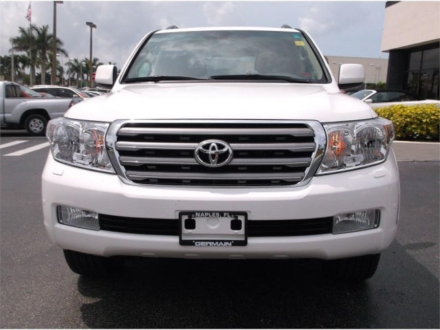 URGENT SALE 2011 TOYOTA LAND CRUISER V8