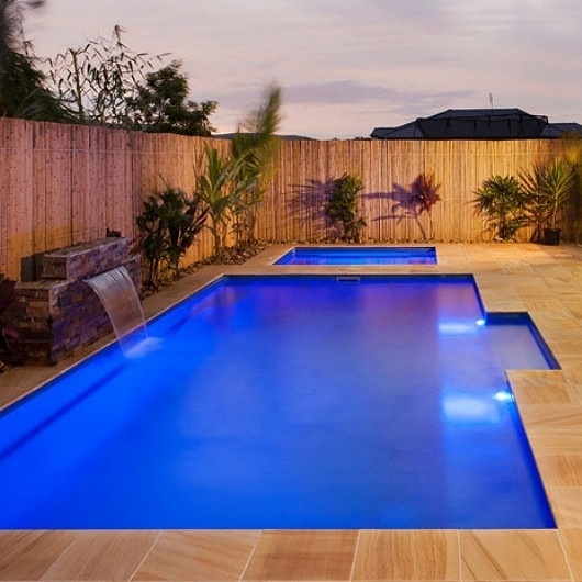 Fiberglass swimming pool