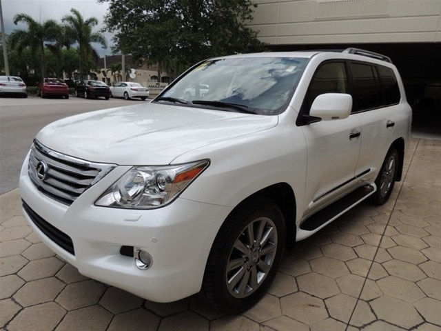 Full option SUV Lexus LX 570 2011 car