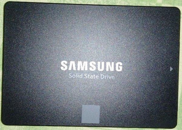 هارد samsung 850 evo 120gb ssd للبيع فقط