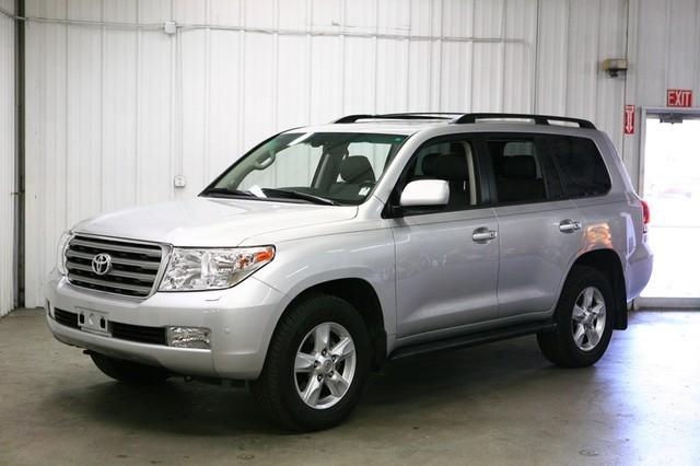 USED CLEAN 2011 TOYOTA LAND CRUISER SILVER EXTERIOR