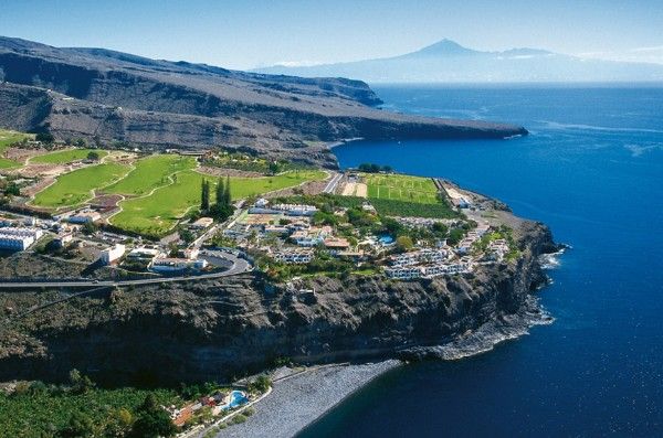 Selling a plot of land in the south of the island of Tenerife, Spain
