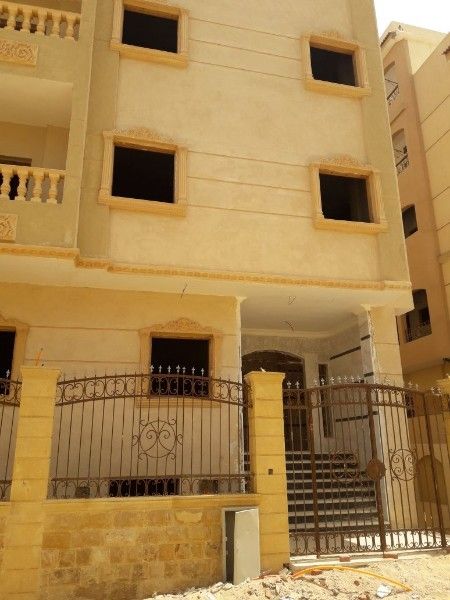 شقة للبيع بالقاهرة الجديدة في ابو الهول 1 تاني بلكونة 