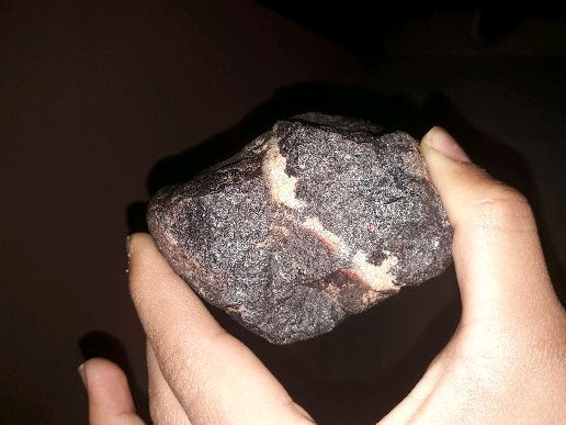 اريد بيع نيزك I  want to sell a meteorite